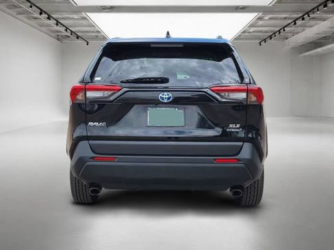 Used 2022 Toyota RAV4 XLE AWD/4WD image 5
