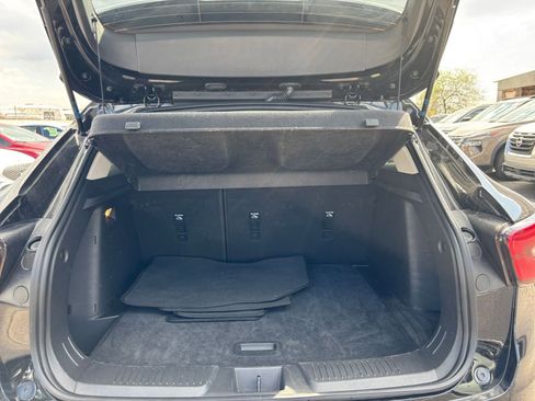 Used 2025 Chevrolet Trax LT w/ LT Convenience Package image 30