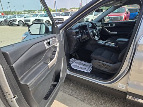 Certified 2023 Ford Explorer XLT w/ Class IV Trailer Tow Package image 11