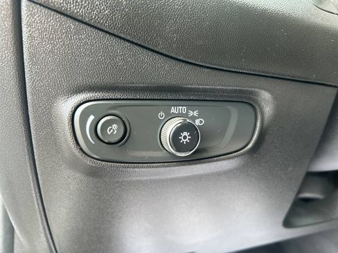 Used 2021 Chevrolet Equinox LS w/ LS Convenience Package AWD/4WD image 23