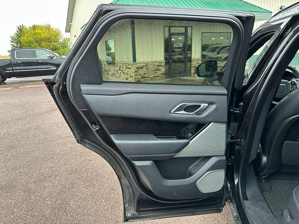 Used 2018 Land Rover Range Rover Velar R-Dynamic SE AWD/4WD image 21