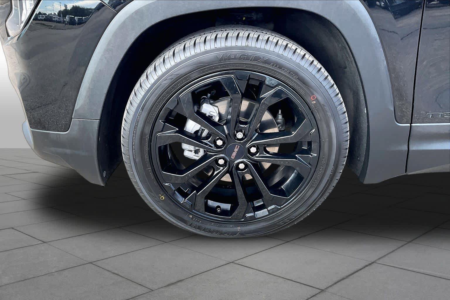 Used 2022 GMC Terrain SLE w/ Driver Convenience Package FWD image 10