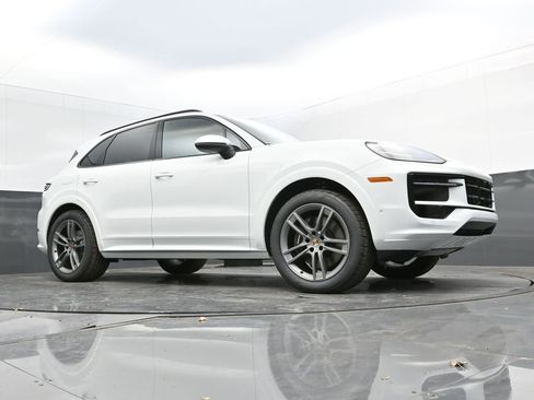 New 2025 Porsche Cayenne image 43