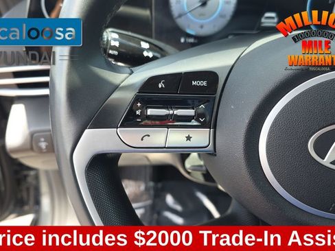 Used 2025 Hyundai Elantra SEL FWD image 17