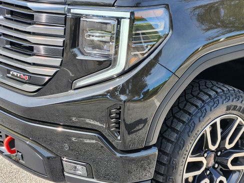 Used 2025 GMC Sierra 1500 AT4 w/ AT4 Premium Package image 28