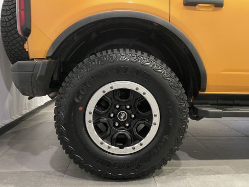 Used 2021 Ford Bronco Badlands image 9