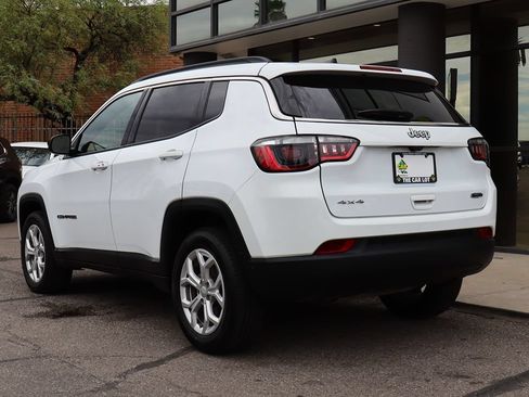 Used 2024 Jeep Compass Latitude AWD/4WD image 9
