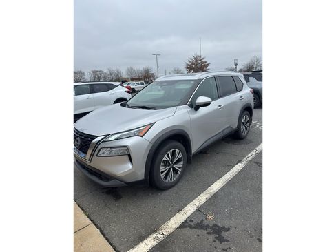 Used 2022 Nissan Rogue SV w/ SV Premium Package image 3