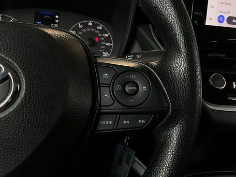 Used 2025 Toyota Corolla LE image 30