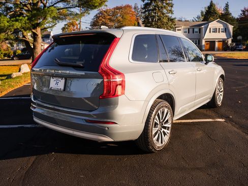 Used 2022 Volvo XC90 T6 Momentum w/ Climate Package image 7