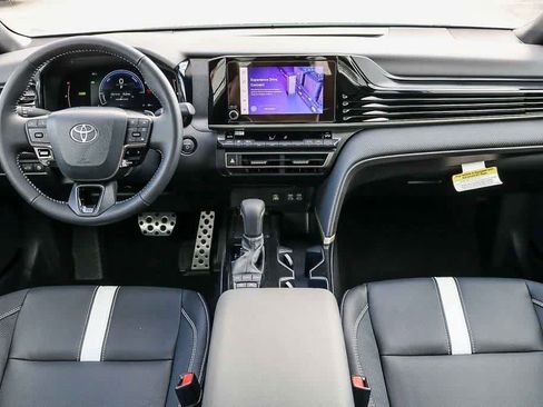 New 2026 Toyota Camry Hybrid FWD image 12