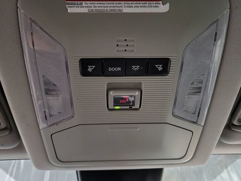 Used 2020 Toyota RAV4 XLE FWD image 22