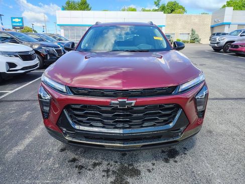 Used 2024 Chevrolet Trax ACTIV w/ Sunroof Package FWD image 2