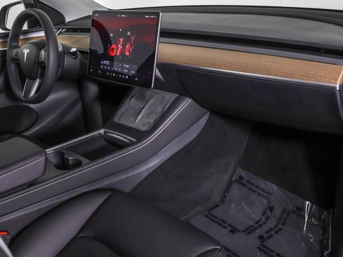 Used 2024 Tesla Model Y Long Range image 42