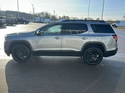 Used 2023 GMC Acadia SLE w/ Driver Convenience Package image 4