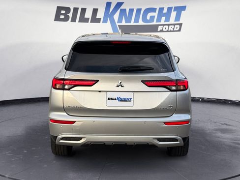 Used 2025 Mitsubishi Outlander SE AWD/4WD image 4