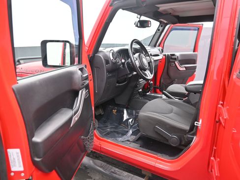 Used 2015 Jeep Wrangler Unlimited Rubicon image 15