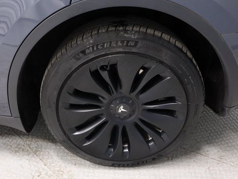 Used 2023 Tesla Model Y Long Range image 21