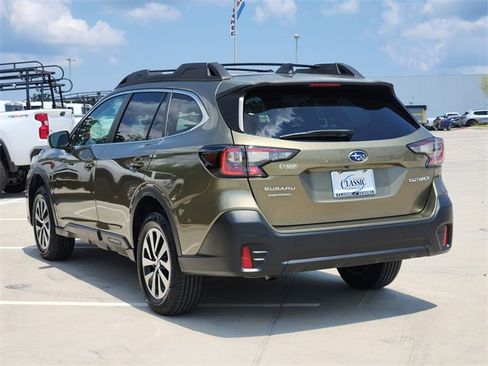 Used 2022 Subaru Outback Premium image 8