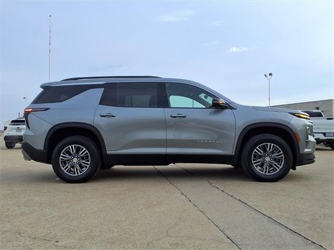 Used 2024 Chevrolet Traverse LT image 4