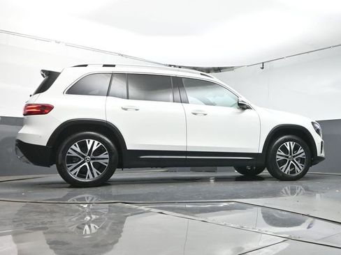 Used 2025 Mercedes-Benz GLB 250 4MATIC w/ Exclusive Package image 37