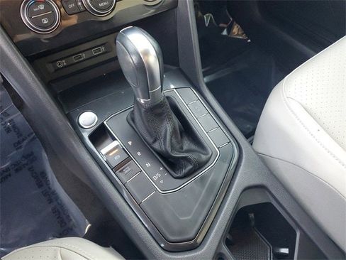 Used 2018 Volkswagen Tiguan SE image 27