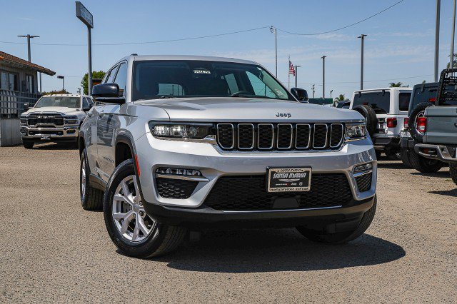 Used 2022 Jeep Grand Cherokee Limited RWD image 1