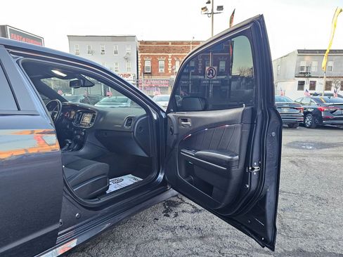 Used 2019 Dodge Charger GT image 11