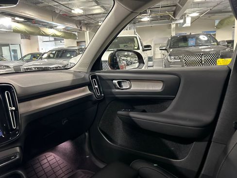 Certified 2023 Volvo XC40 B5 Plus w/ Protection Package Premier AWD/4WD image 24