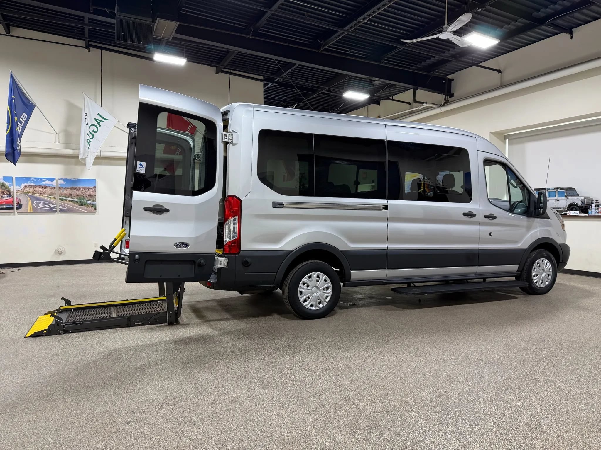 Used 2015 Ford Transit 250 148 Medium Roof RWD image 40