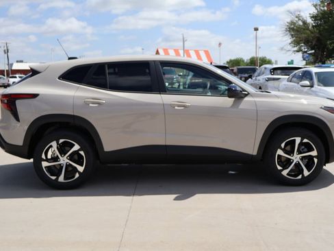 Used 2026 Chevrolet Trax RS w/ Sunroof Package FWD image 3