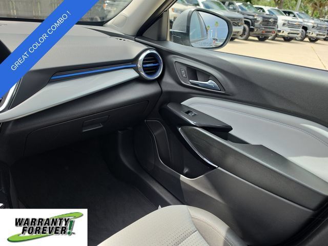 Used 2025 Chevrolet Trax LT w/ LT Convenience Package FWD image 10