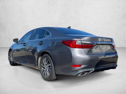 Used 2017 Lexus ES 350 w/ Luxury Package FWD image 4