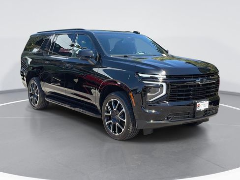 Used 2026 Chevrolet Suburban RST RWD image 1
