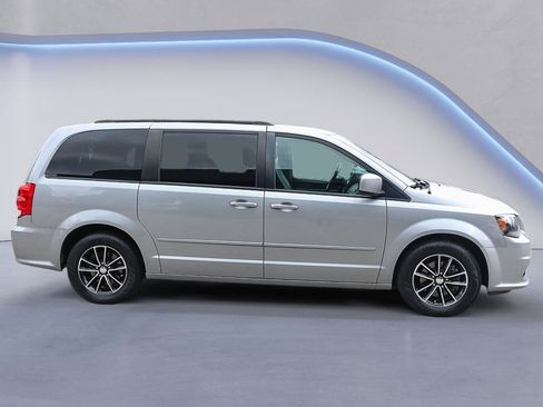 Used 2017 Dodge Grand Caravan GT FWD image 9