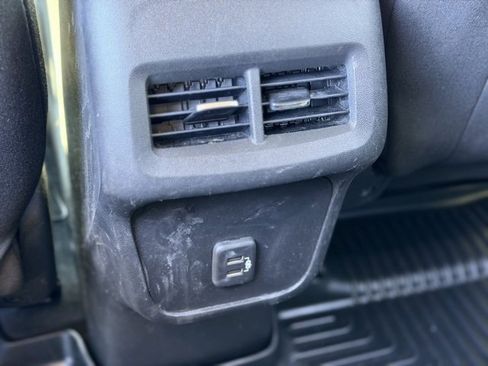 Used 2022 Chevrolet Equinox LT image 24