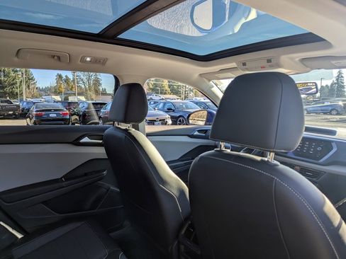 Certified 2022 Volkswagen Taos SE image 33