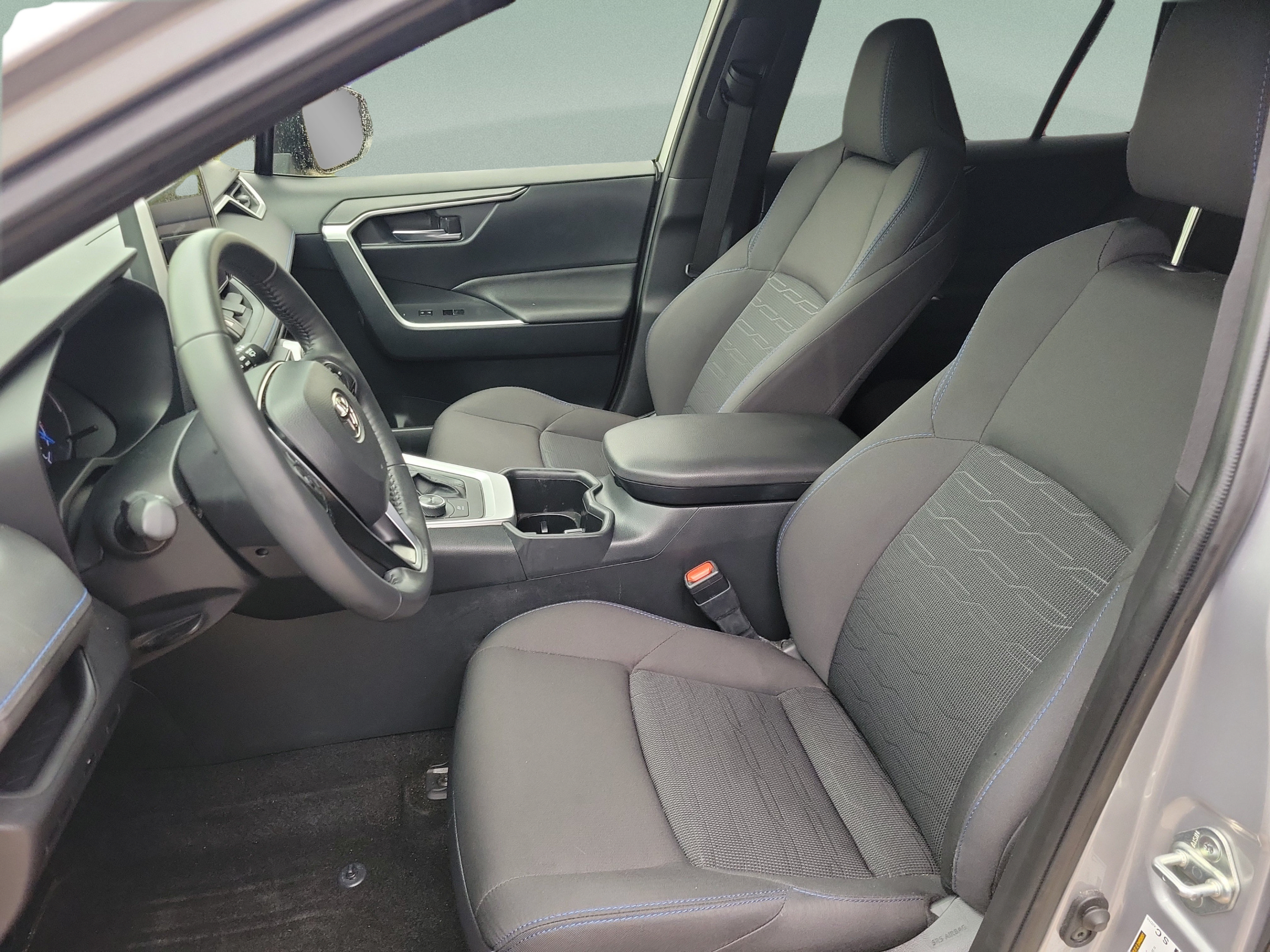 Used 2024 Toyota RAV4 SE w/ Convenience Package AWD/4WD image 9