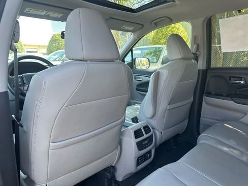 Used 2017 Honda Pilot Touring image 26