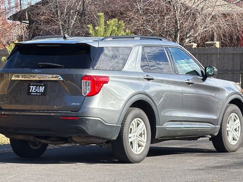 Used 2023 Ford Explorer XLT image 4
