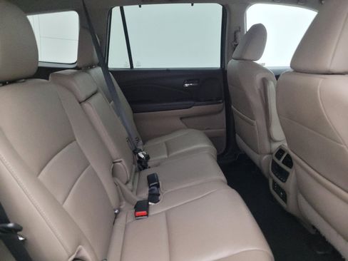 Used 2018 Honda Pilot Touring image 19