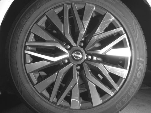 Used 2025 Nissan Altima 2.5 SV FWD image 17