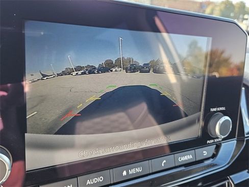 Used 2025 Nissan Pathfinder SV image 22