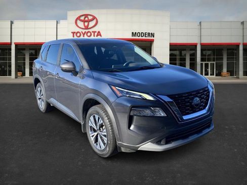 Used 2023 Nissan Rogue SV image 3