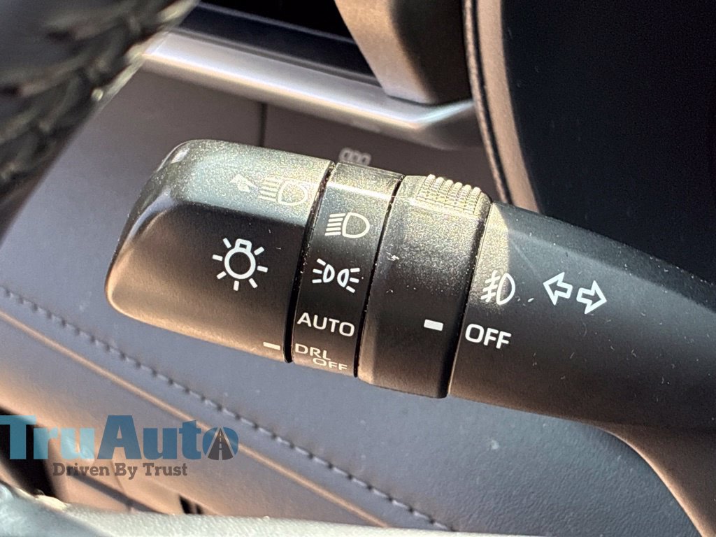 Used 2021 Toyota Highlander LE FWD image 35