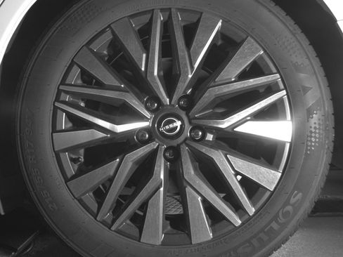 Used 2025 Nissan Altima 2.5 SV image 14