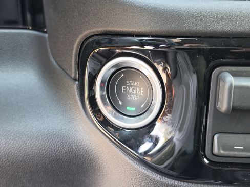 New 2026 Chevrolet Silverado 2500 ZR2 AWD/4WD image 40