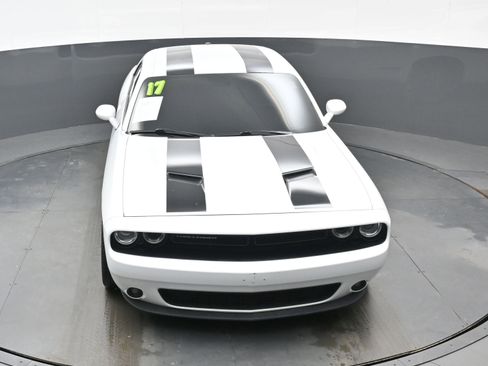 Used 2017 Dodge Challenger R/T image 35