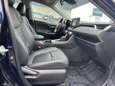 Used 2022 Toyota RAV4 XLE Premium image 10