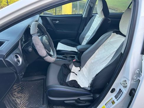 Used 2018 Toyota Corolla SE w/ SE Premium Package FWD image 15